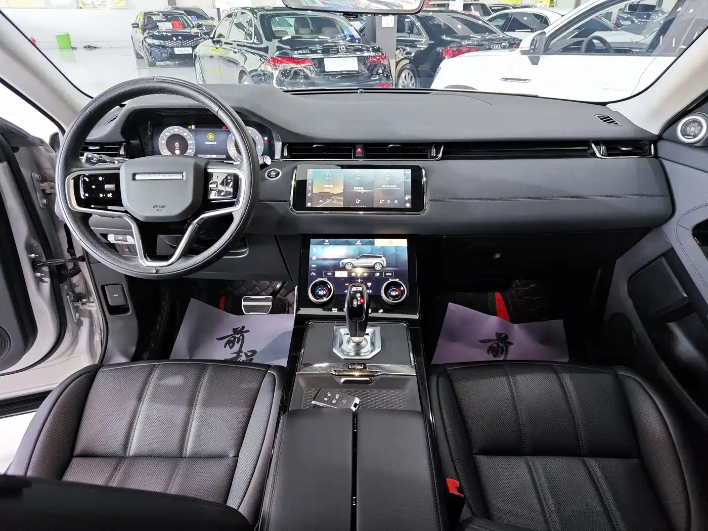 Land Rover Range Rover Evoque 2023 Range Rover Evoque L 249PS Corinthian Bronze Special Edition фото 5