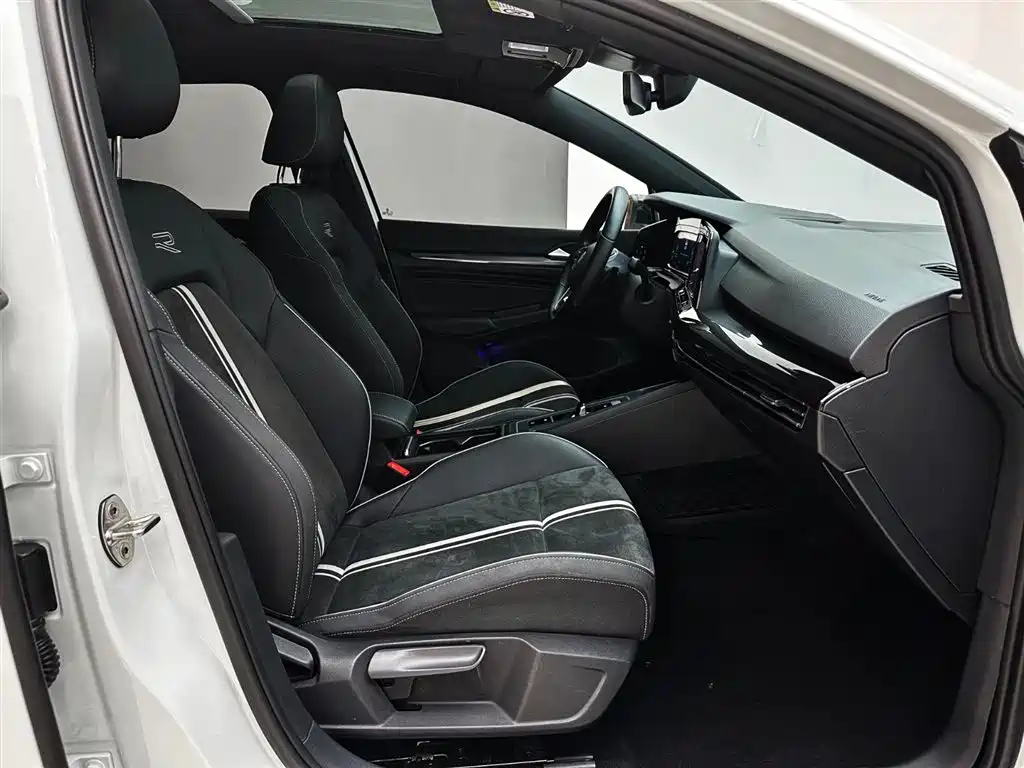 Volkswagen Golf 2021 280TSI DSG R-Line фото 20