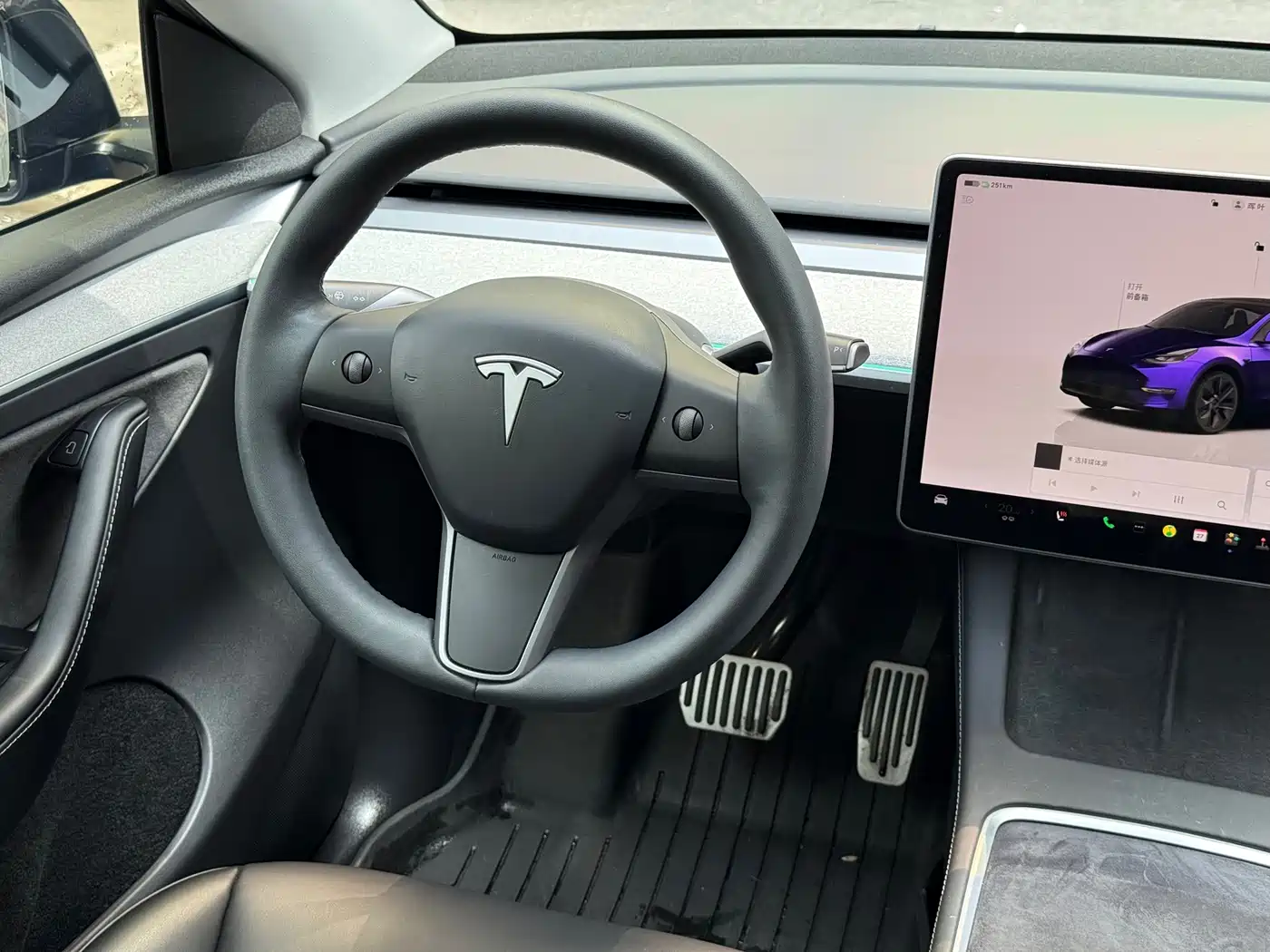 TESLA MODEL Y