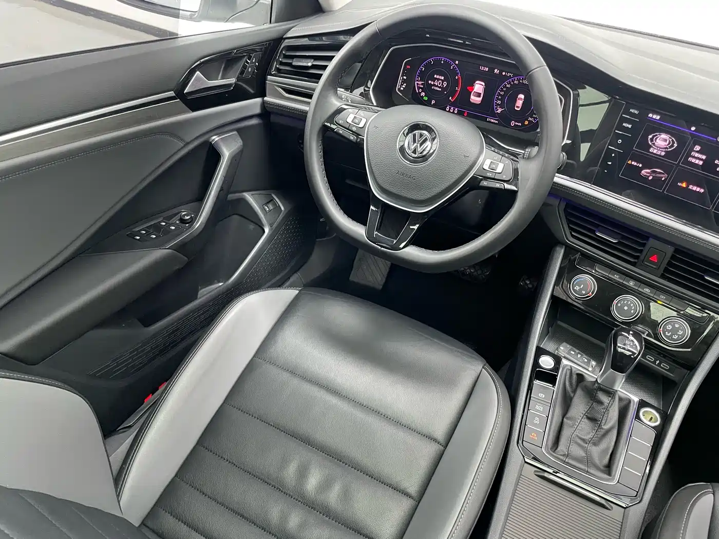 Volkswagen Sagitar 2021 280TSI DSG Surpassing Edition фото 15