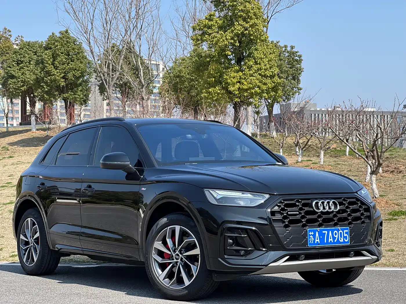 Audi Q5L 2024 Model 40 TFSI Luxury Dynamic фото 3