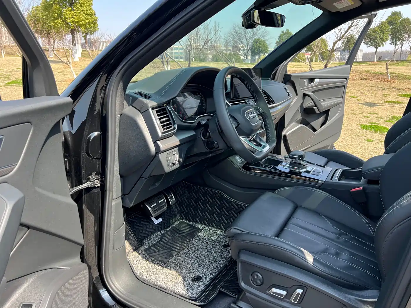 Audi Q5L 2024 Model 40 TFSI Luxury Dynamic фото 10
