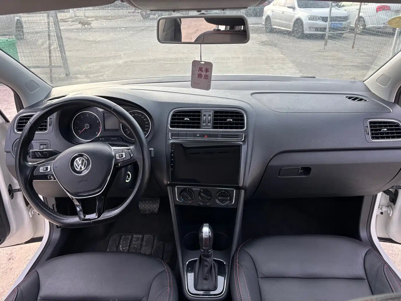 Volkswagen Polo 2016 1.6L Automatic Comfort фото 11