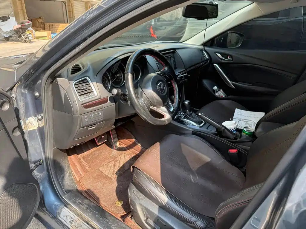 Photo 3 - Mazda Atenza