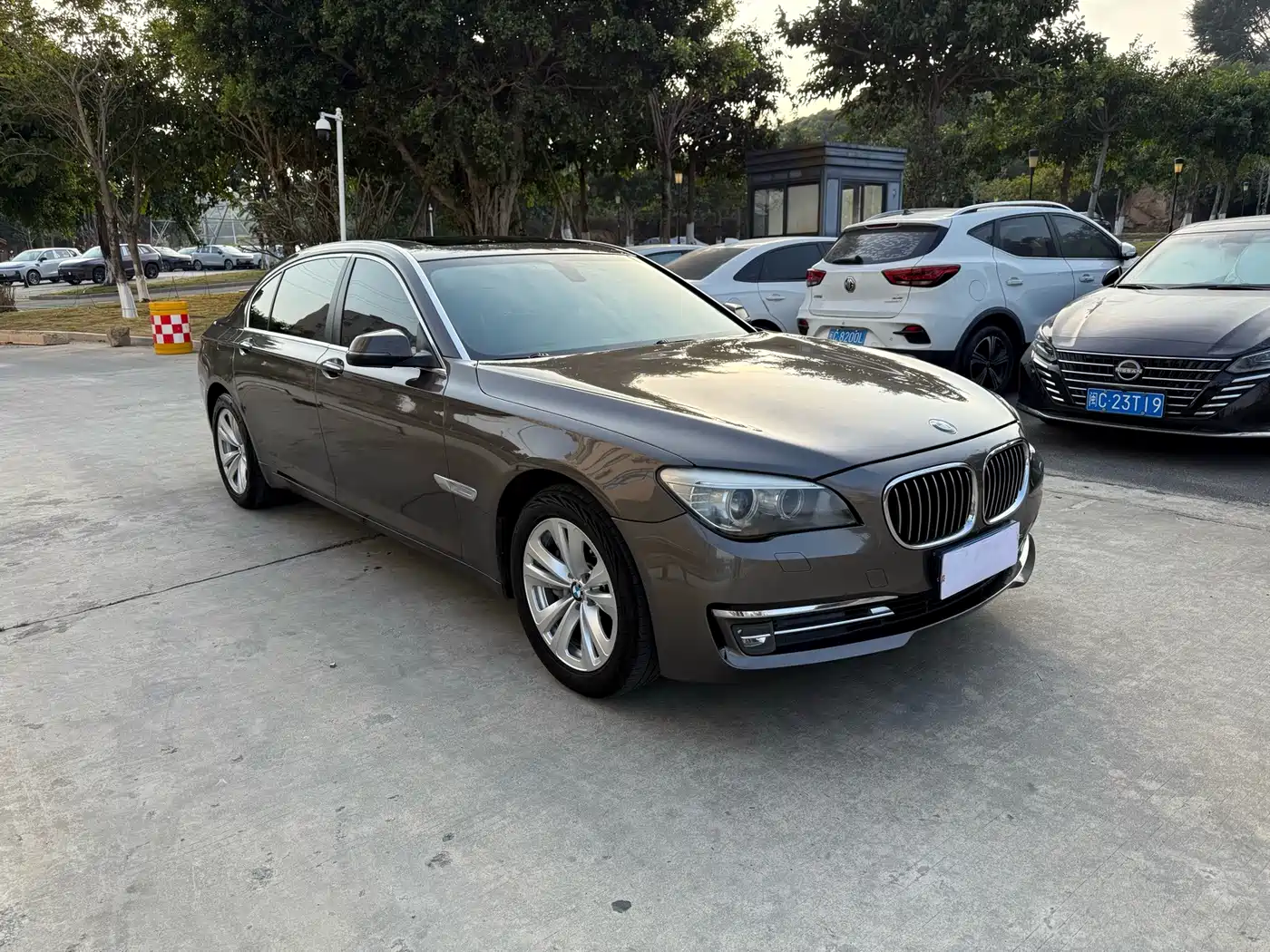 Photo 2 - BMW 7 Series