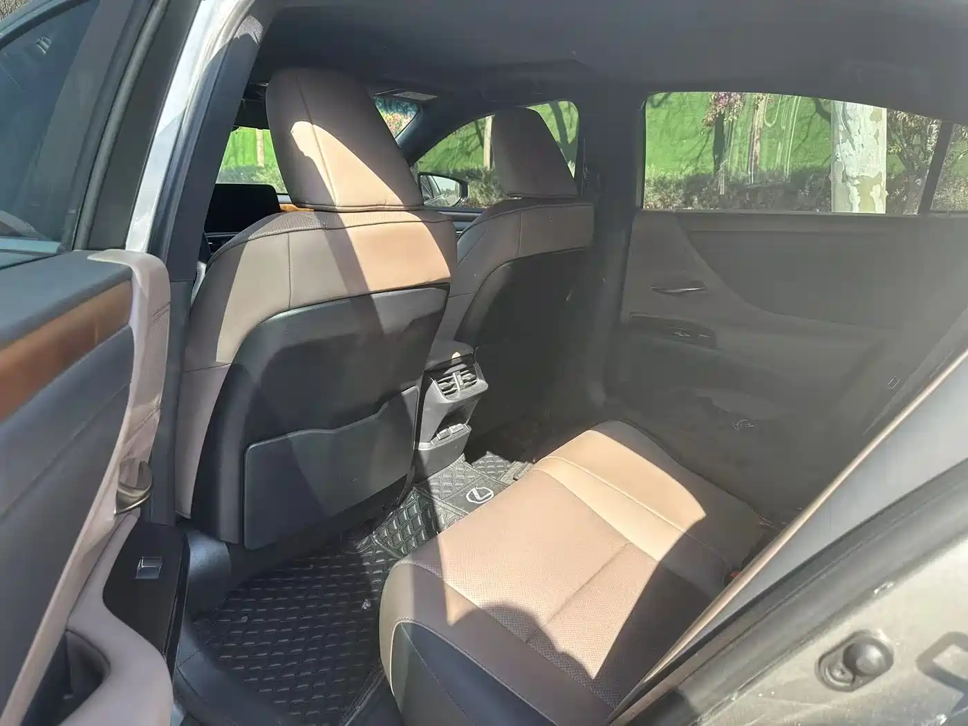 Фото 5 - Lexus ES