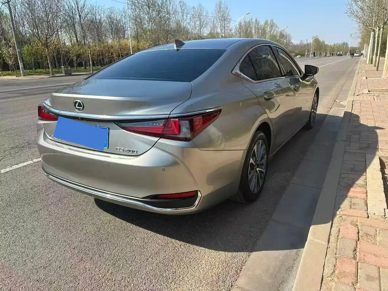 Фото 3 - Lexus ES