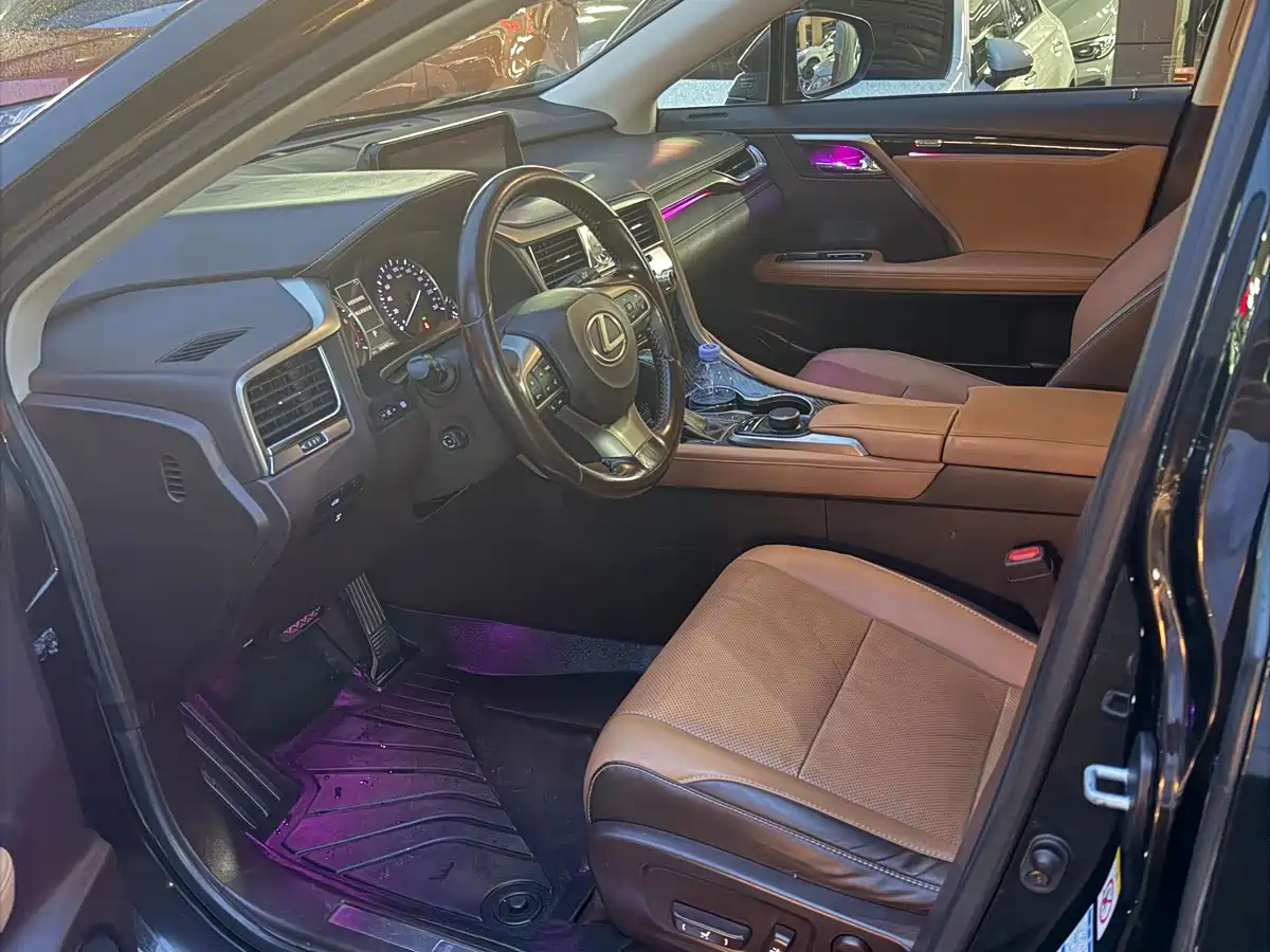 Фото 2 - Lexus RX
