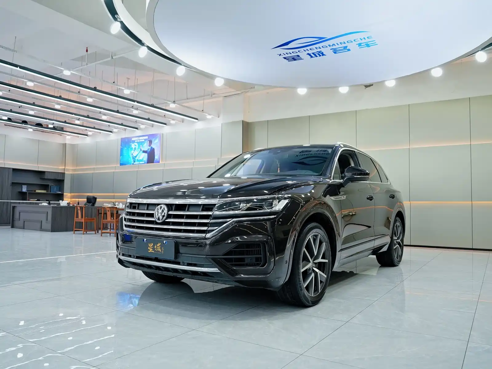 Фото 1 - Volkswagen Touareg