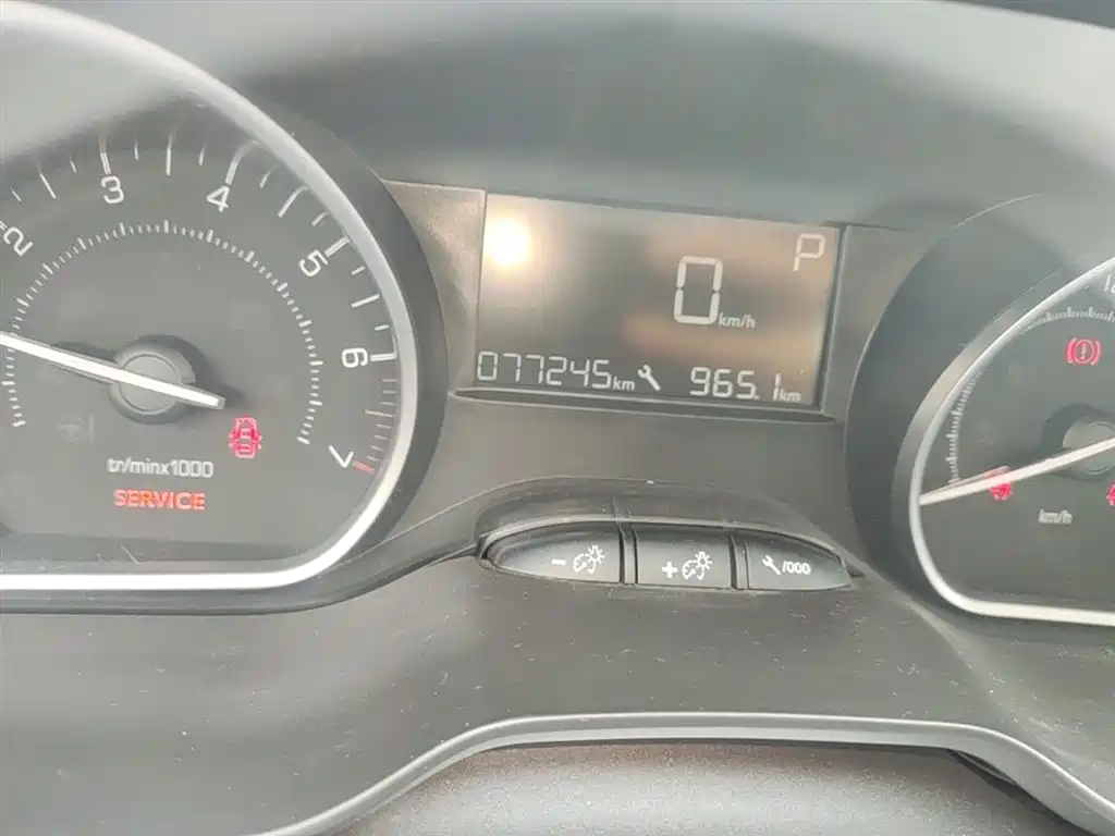 Peugeot 2008 2014 1.6L Automatic Fashion Edition фото 12