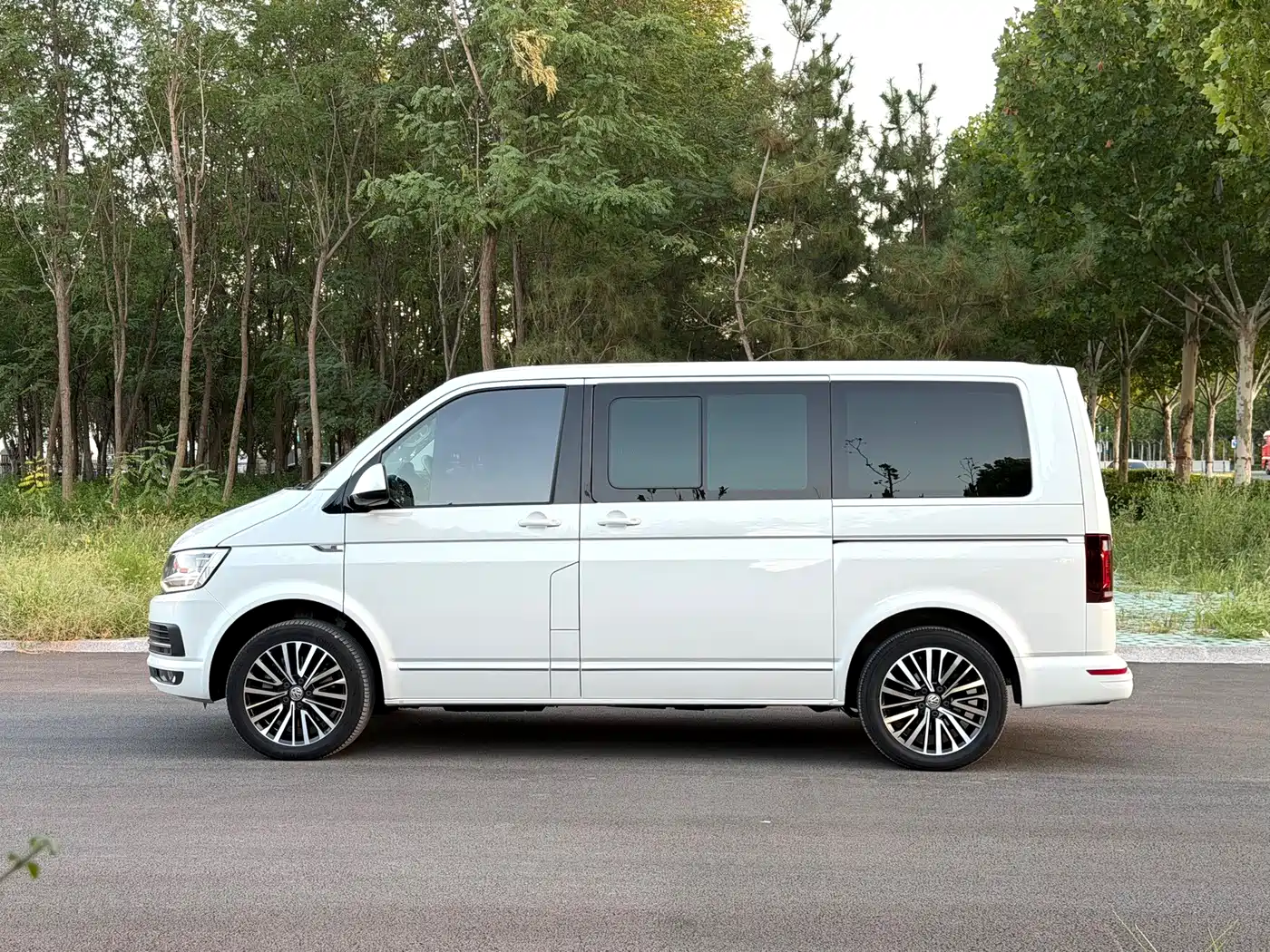 Volkswagen Multivan 2019 2019 2.0TSI 4WD Premium 7-seater