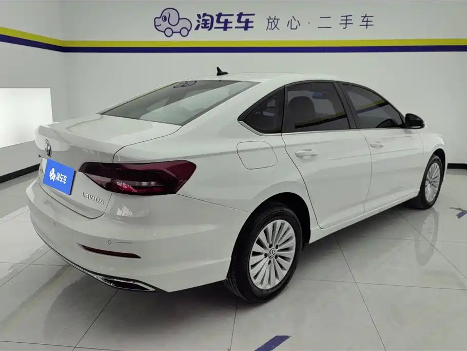 Volkswagen Lavida 2021 1.5L Auto Comfort Edition фото 3