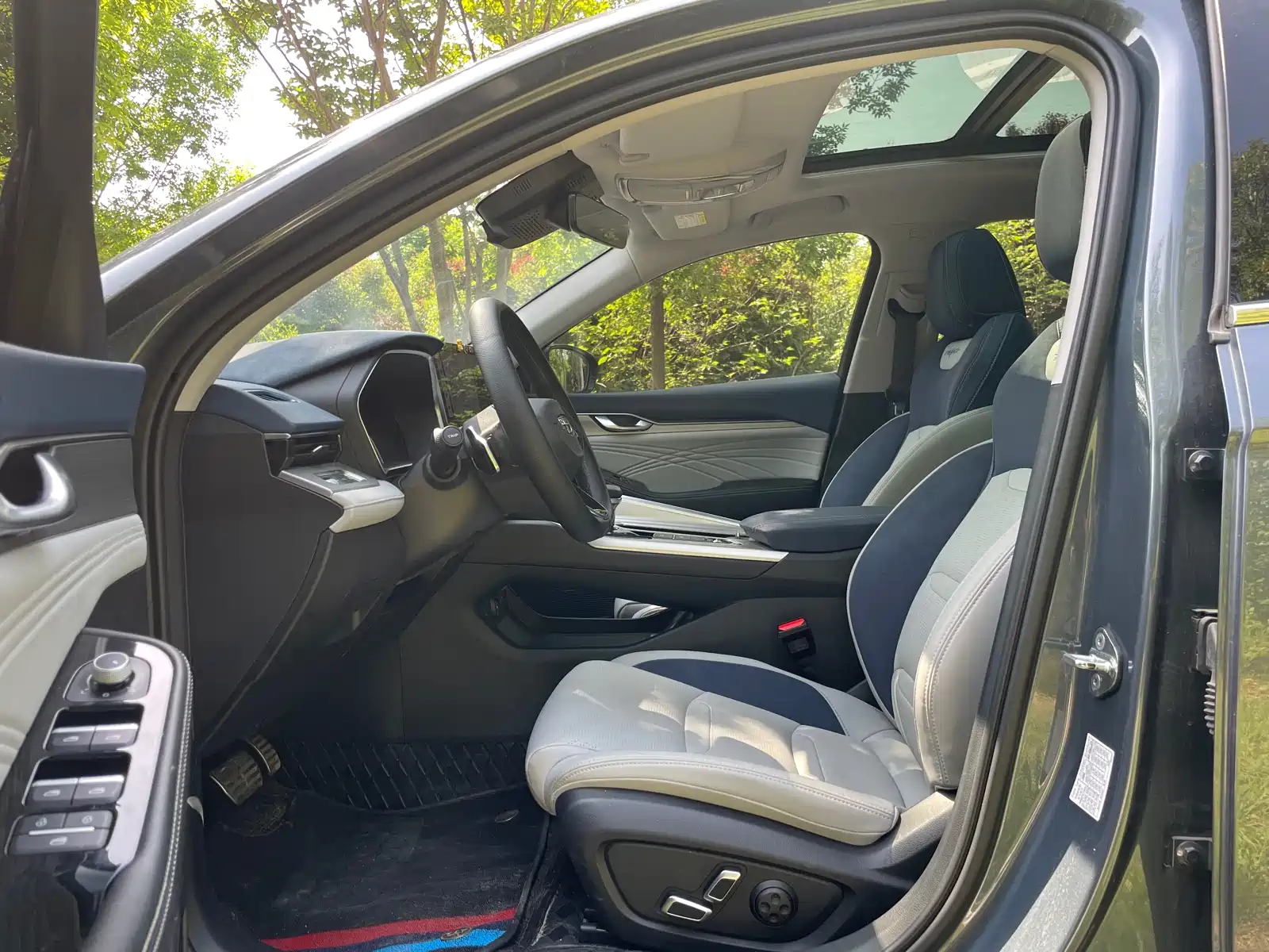 Фото 3 - Geely Preface