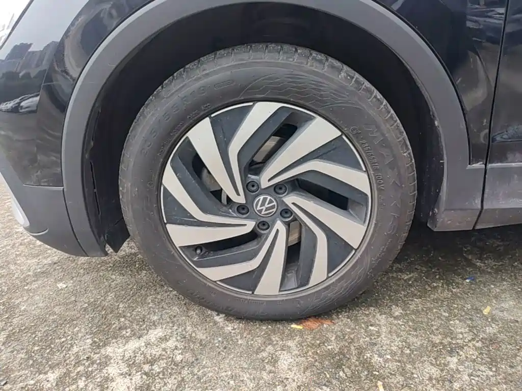 Фото 23 - Volkswagen Tiguan L