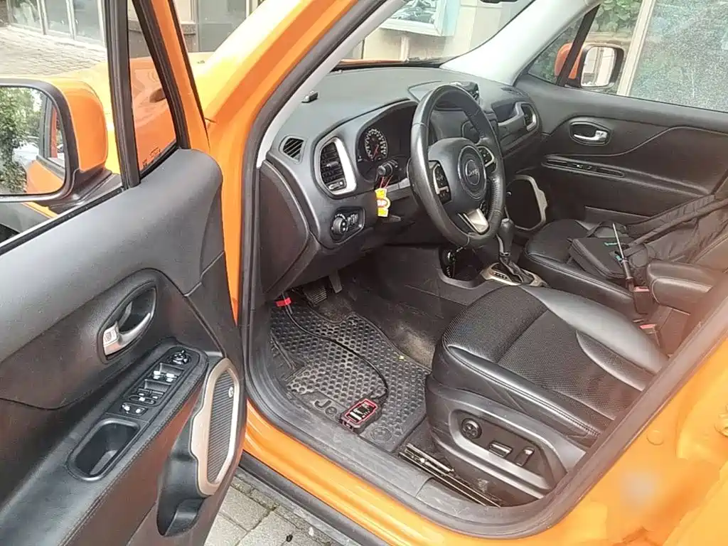 Photo 16 - Jeep Renegade