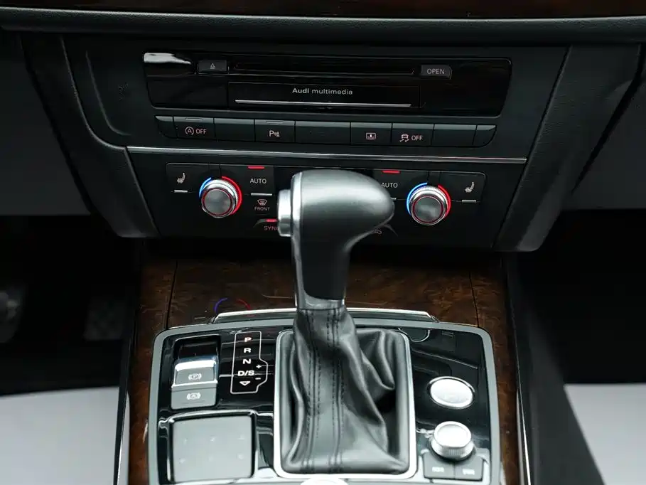 Audi A6L 2012 30 FSI Luxury фото 17