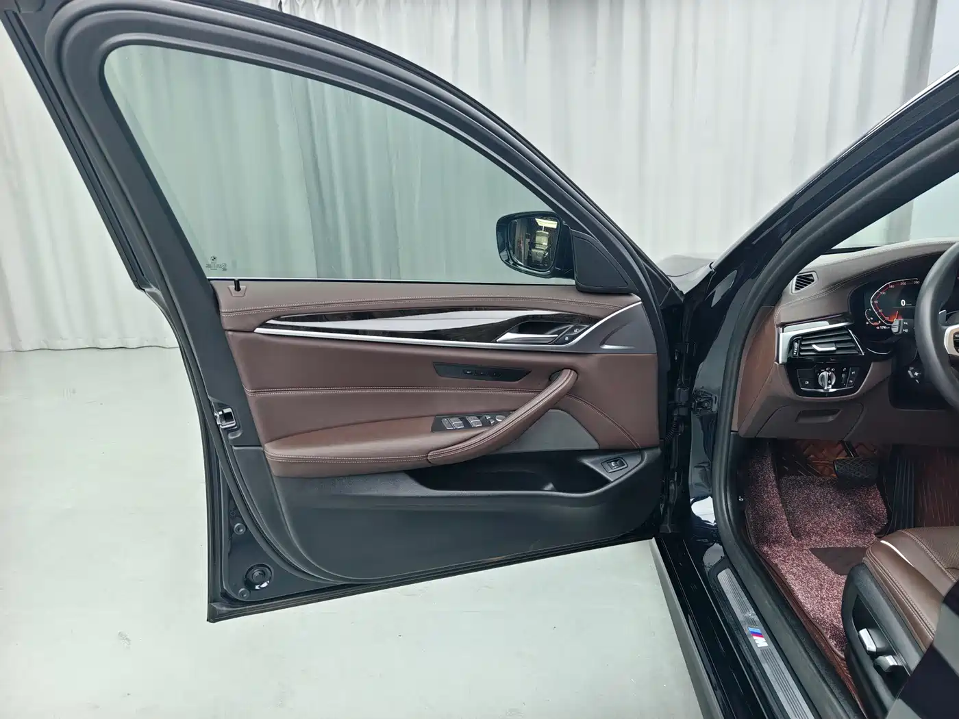 BMW 5 Series 2022 Facelift 530Li Leading M Sport Package фото 7