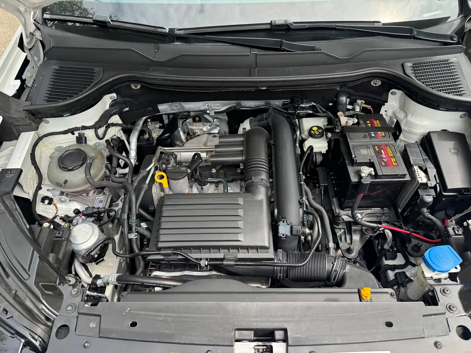 صورة 4 - Volkswagen Tharu
