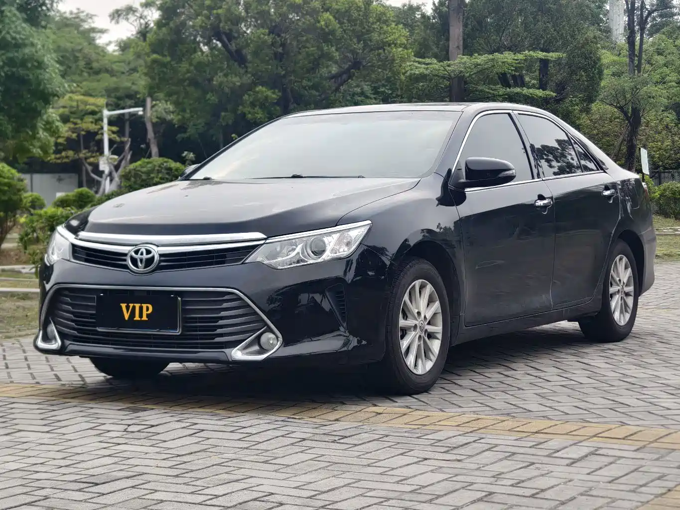 Toyota Camry 2015 2.0G Leading Edition