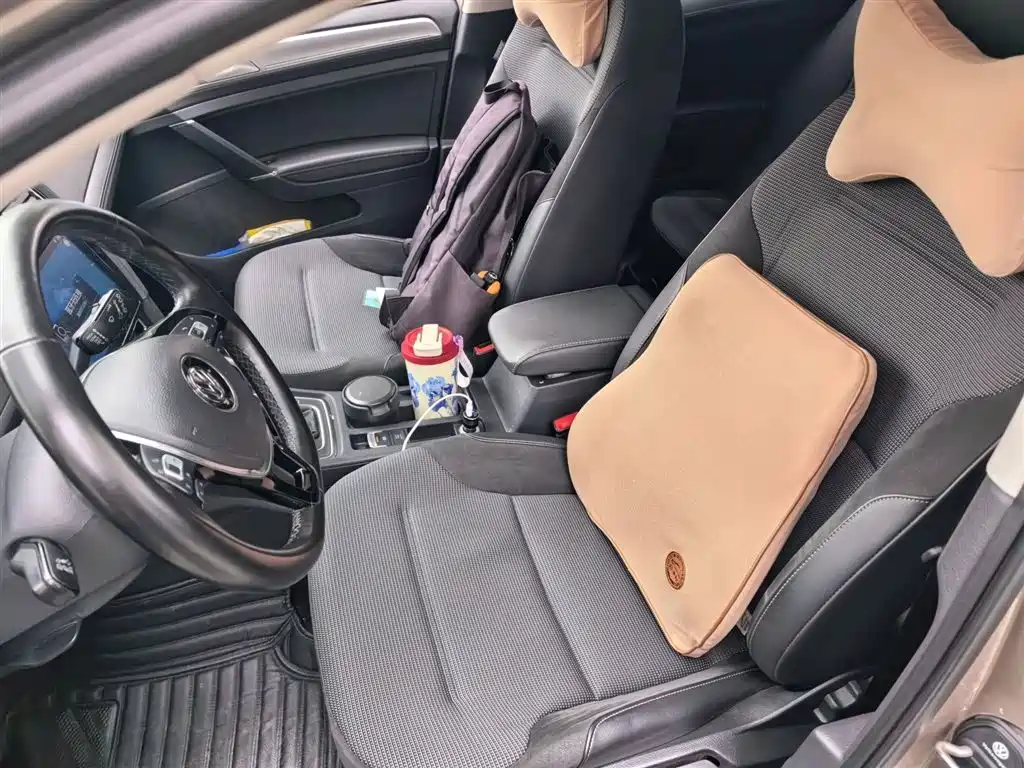 Volkswagen Golf 2017 1.6L Auto Comfort Millionth Edition фото 8