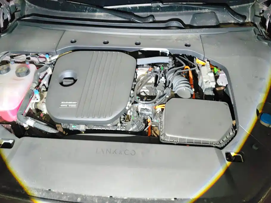 Lynk & Co 10 EM-P 2026 2025 Facelift 240 AWD Ultra