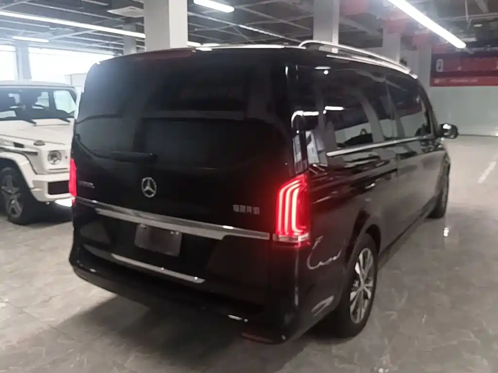 Mercedes-Benz V-Class 2017 2017 Model V 260 L Premium Extended Edition