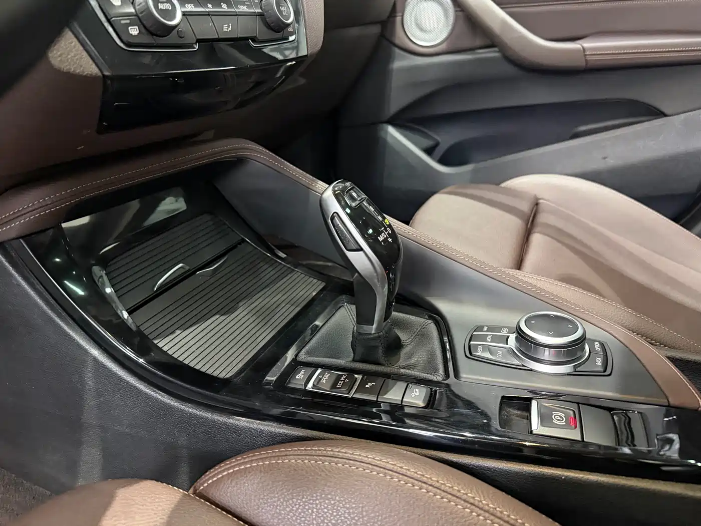 BMW X1 2021 xDrive25Li Exclusive фото 14