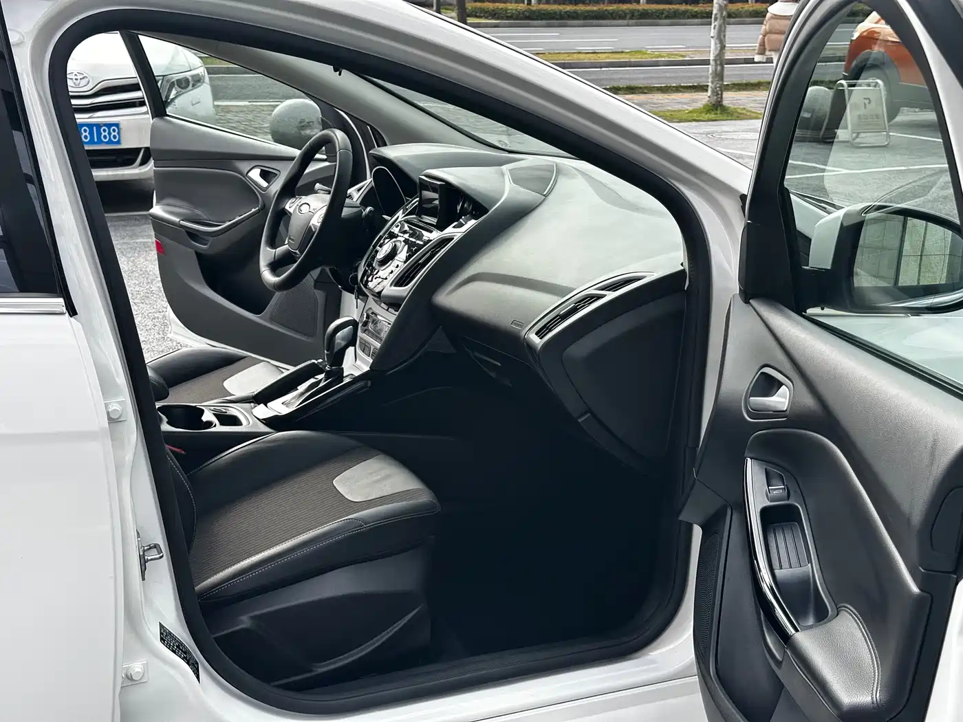 Ford Focus 2014 2012 Hatchback 2.0L Automatic Luxury Sport