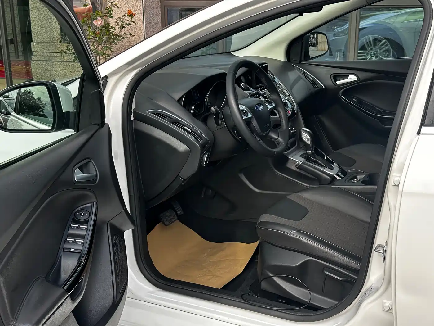 Ford Focus 2014 2012 Hatchback 2.0L Automatic Luxury Sport