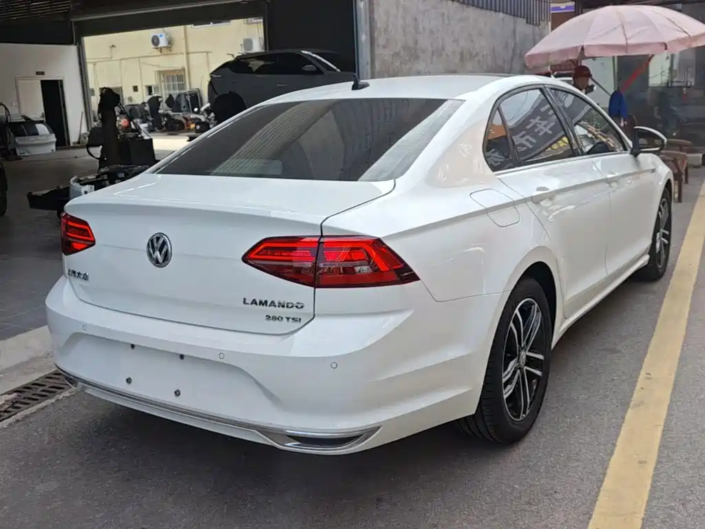 VOLKSWAGEN LINGDU