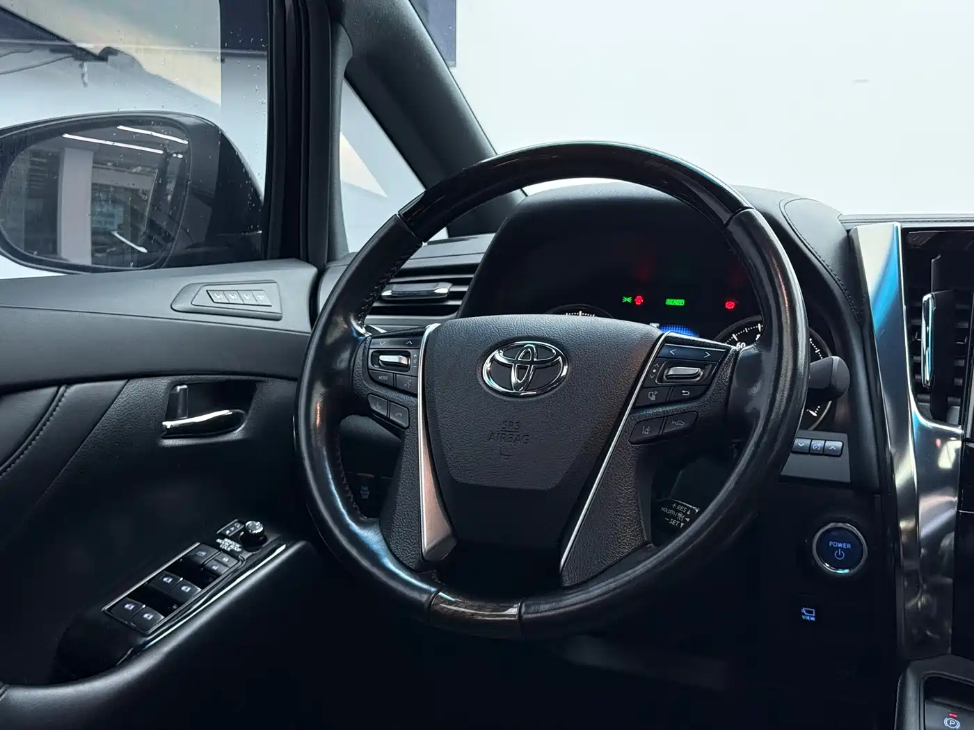 Toyota Vellfire 2020 Twin Engine 2.5L HV Premium Edition фото 6
