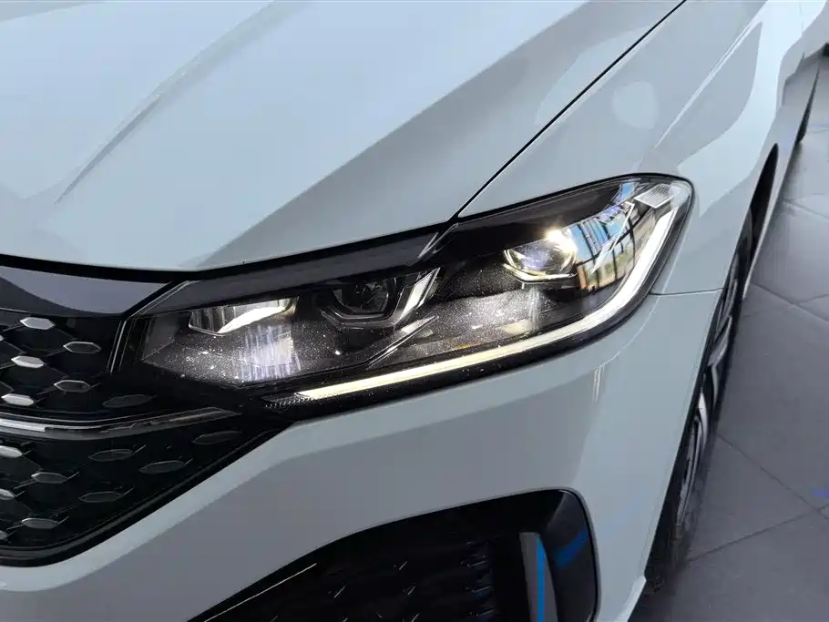 Volkswagen Lavida 2024 Model 300TSI DSG Starlight Leading Edition фото 5