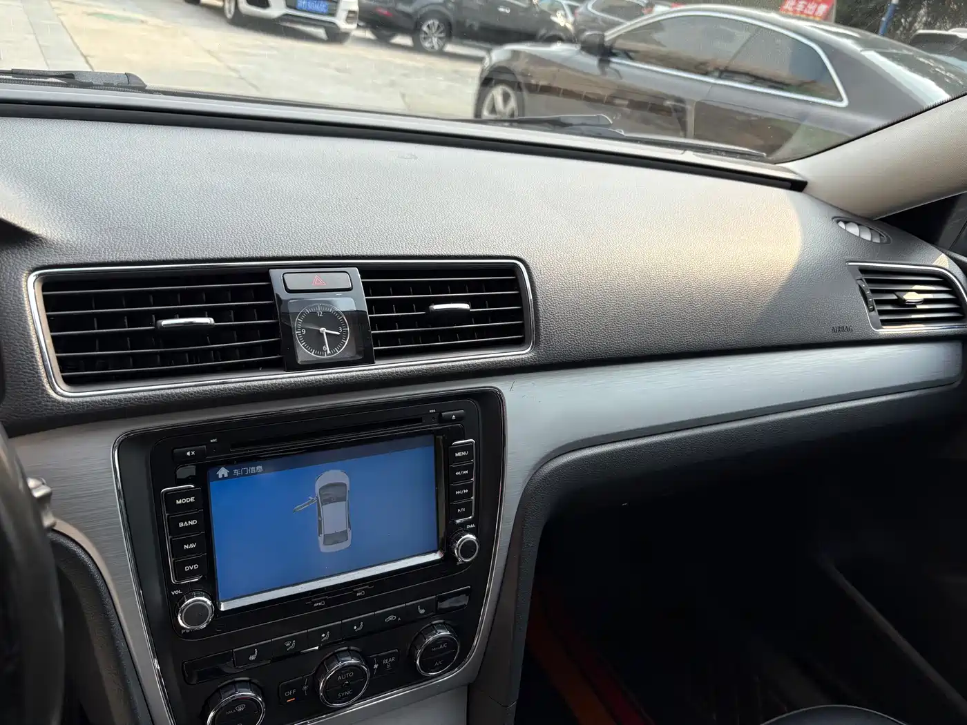 Volkswagen Passat 2014 1.8TSI DSG Luxury Edition фото 14