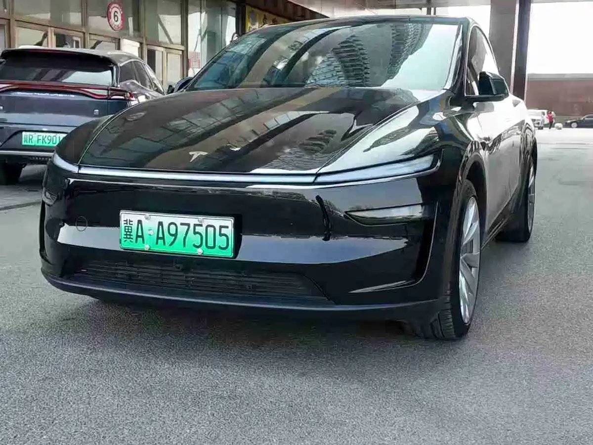 TESLA MODEL Y