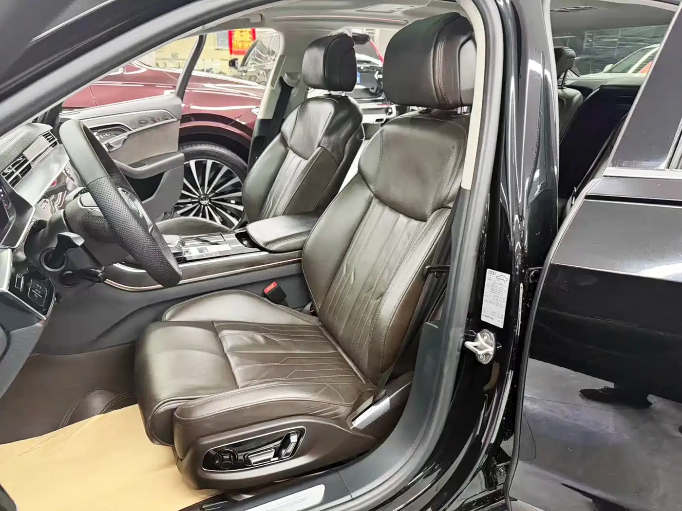 Photo 14 - Audi A8