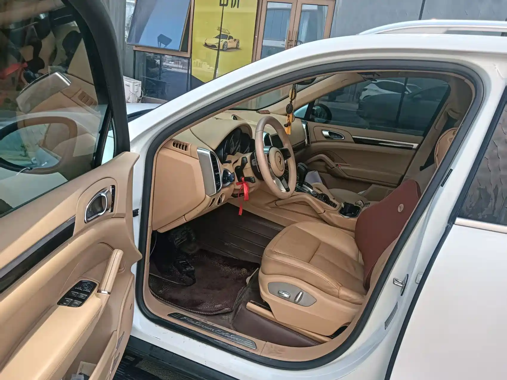 Photo 8 - Porsche Cayenne