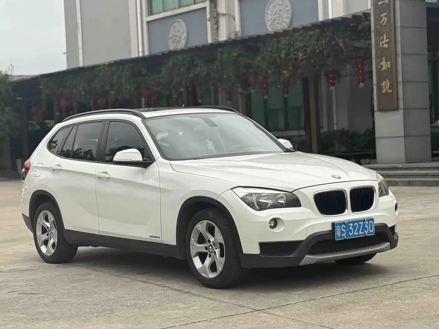 BMW X1 2013 sDrive18i Leading фото 3