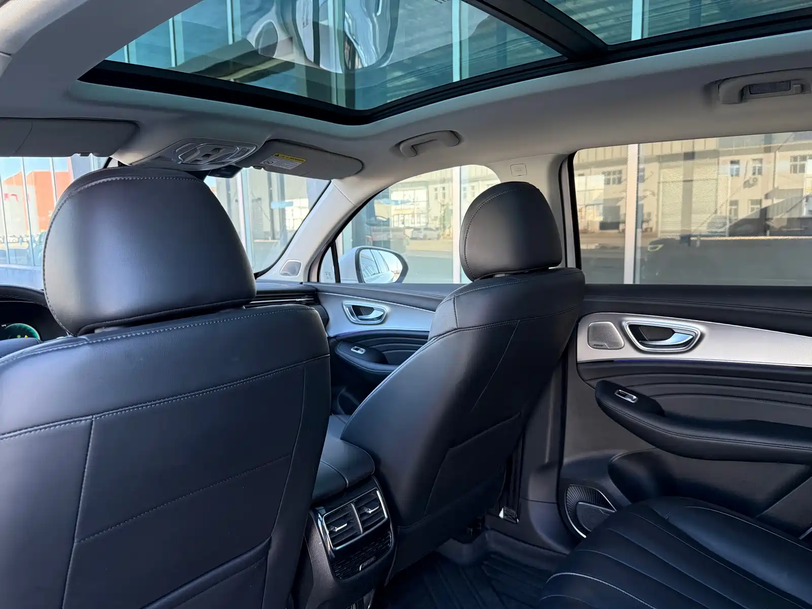 Photo 16 - Roewe RX5 eMAX