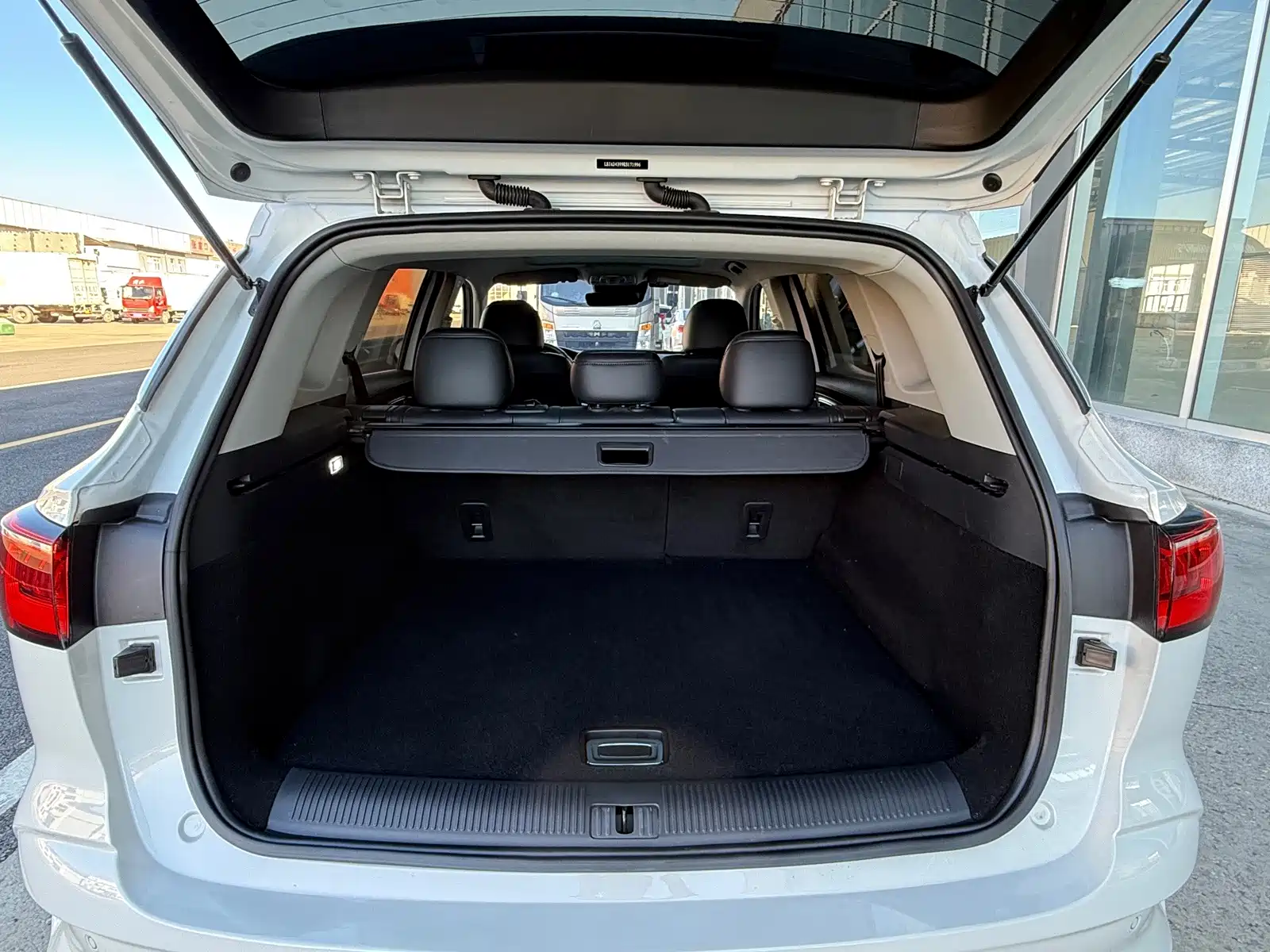 Photo 17 - Roewe RX5 eMAX