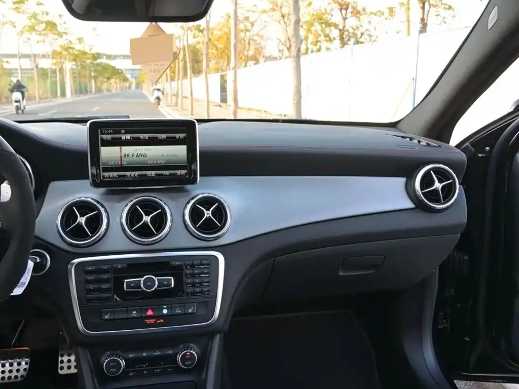 Mercedes-Benz GLA AMG 2015 AMG GLA 45 4MATIC фото 11