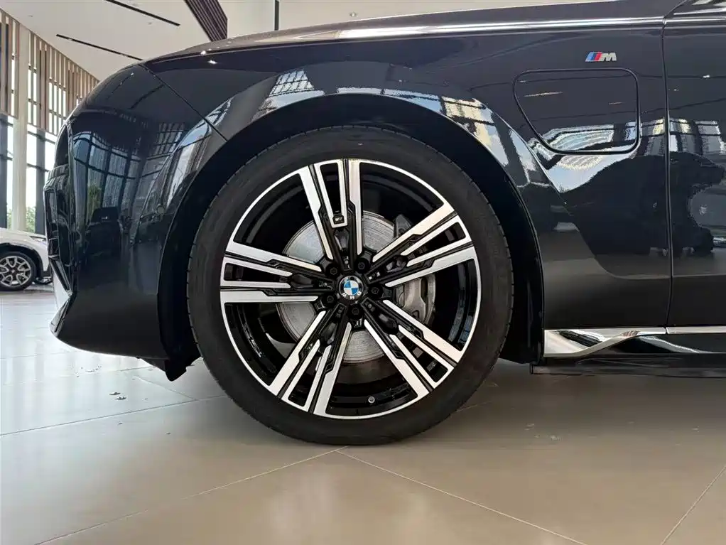 BMW I7