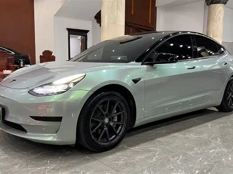 Фото 1 - Tesla Model 3