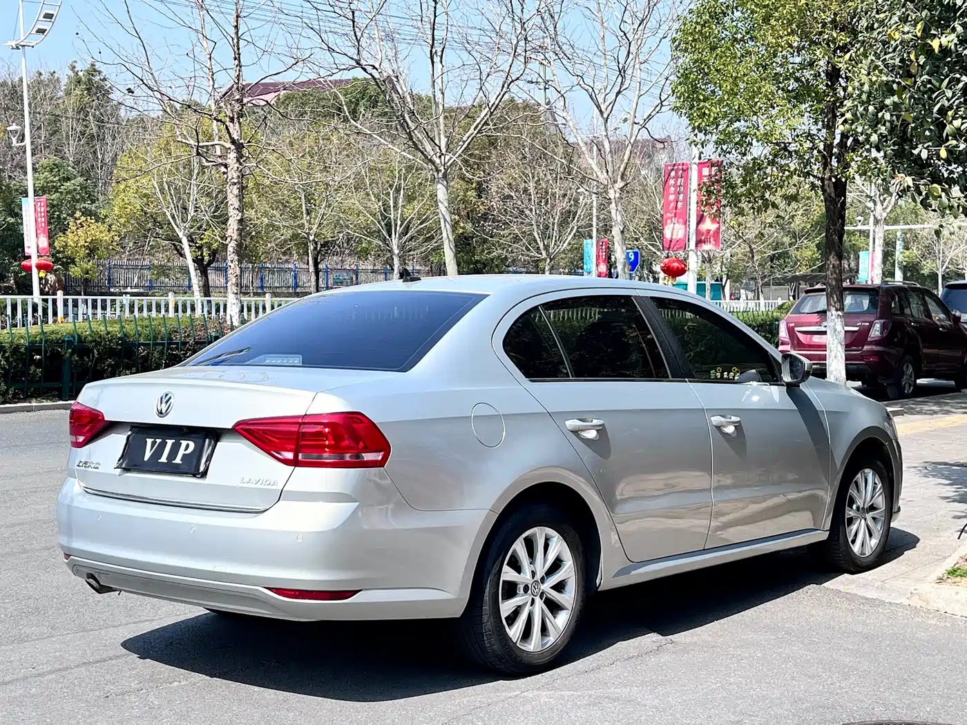 Volkswagen Lavida 2017 1.6L Automatic Comfort Edition фото 6