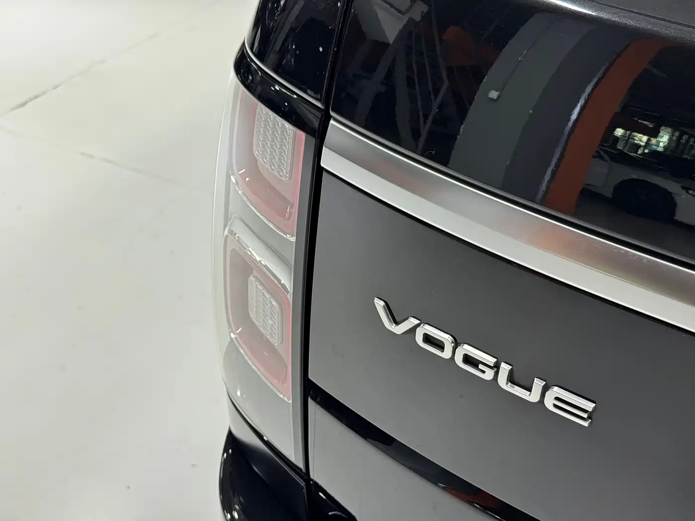 Land Rover Range Rover 2022 3.0 L6 360PS Heritage Edition фото 12