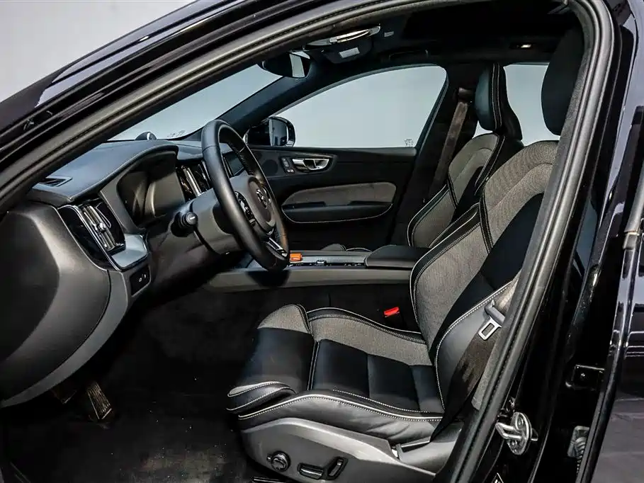 VOLVO XC60 PLUG-IN HYBRID