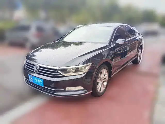 Volkswagen Magotan 2018 Facelift 330TSI DSG Luxury — фото 1