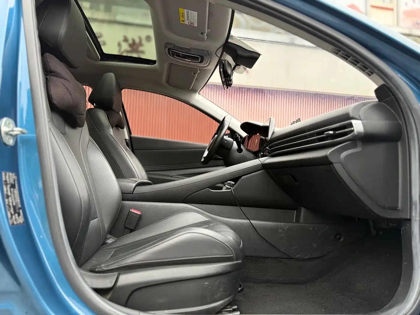 Hyundai Elantra 2021 1.5L CVT LUX Premium Edition фото 10