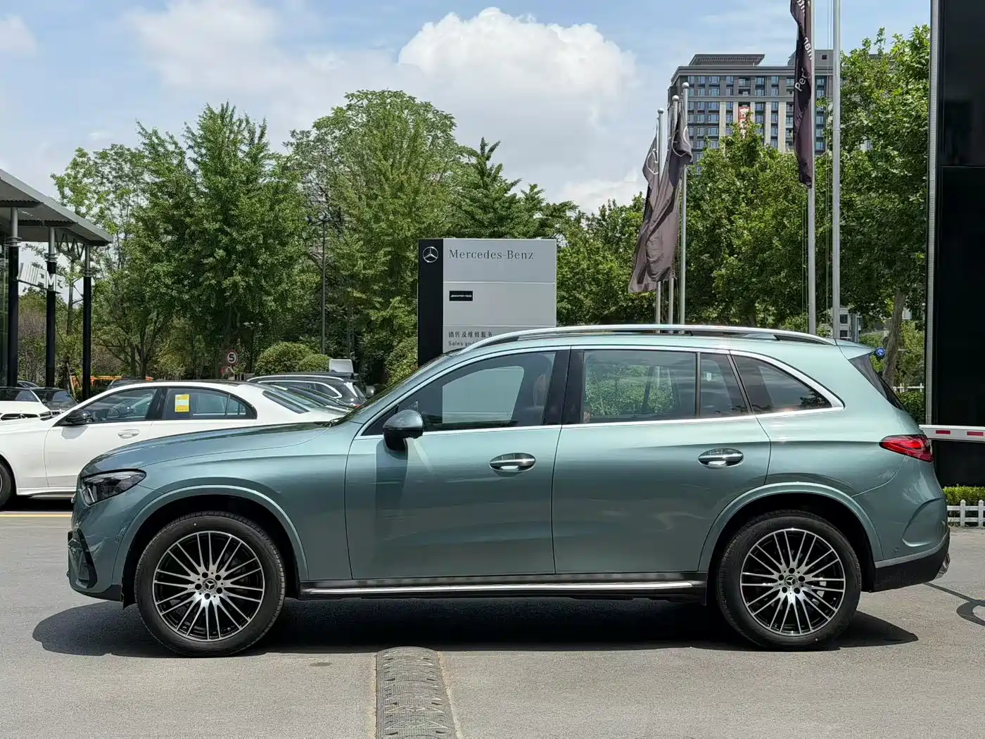 Mercedes-Benz GLC 2025 GLC 300 L 4MATIC Luxury 5-seater фото 4