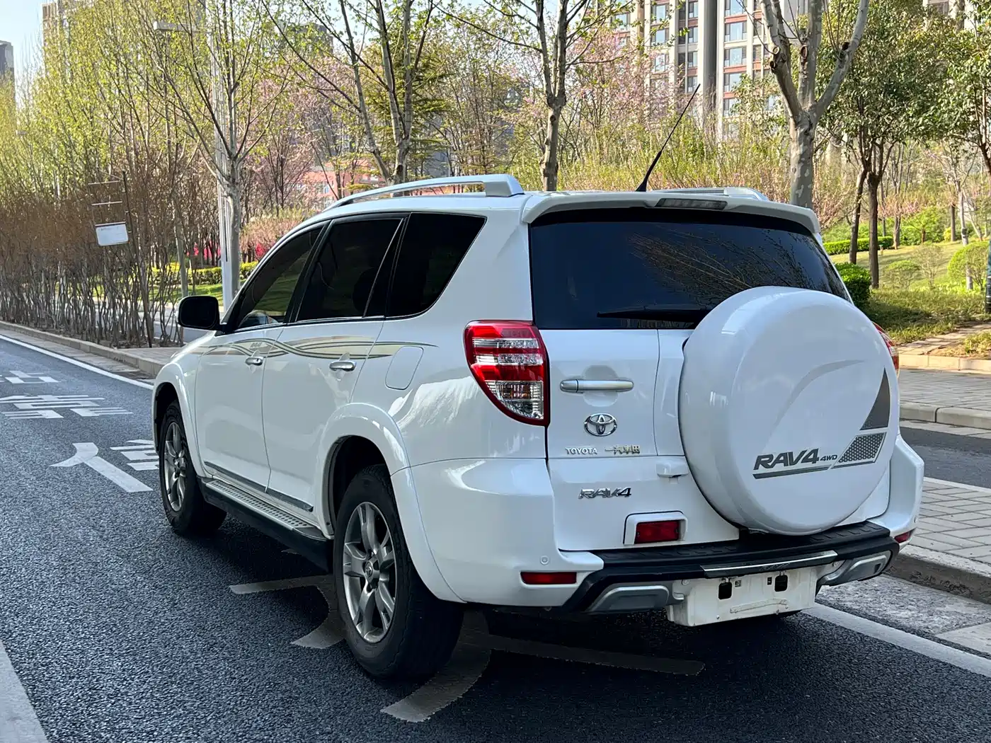 Toyota RAV4 Rongfang 2012 Styling Edition 2.4L Automatic 4WD Luxury фото 4