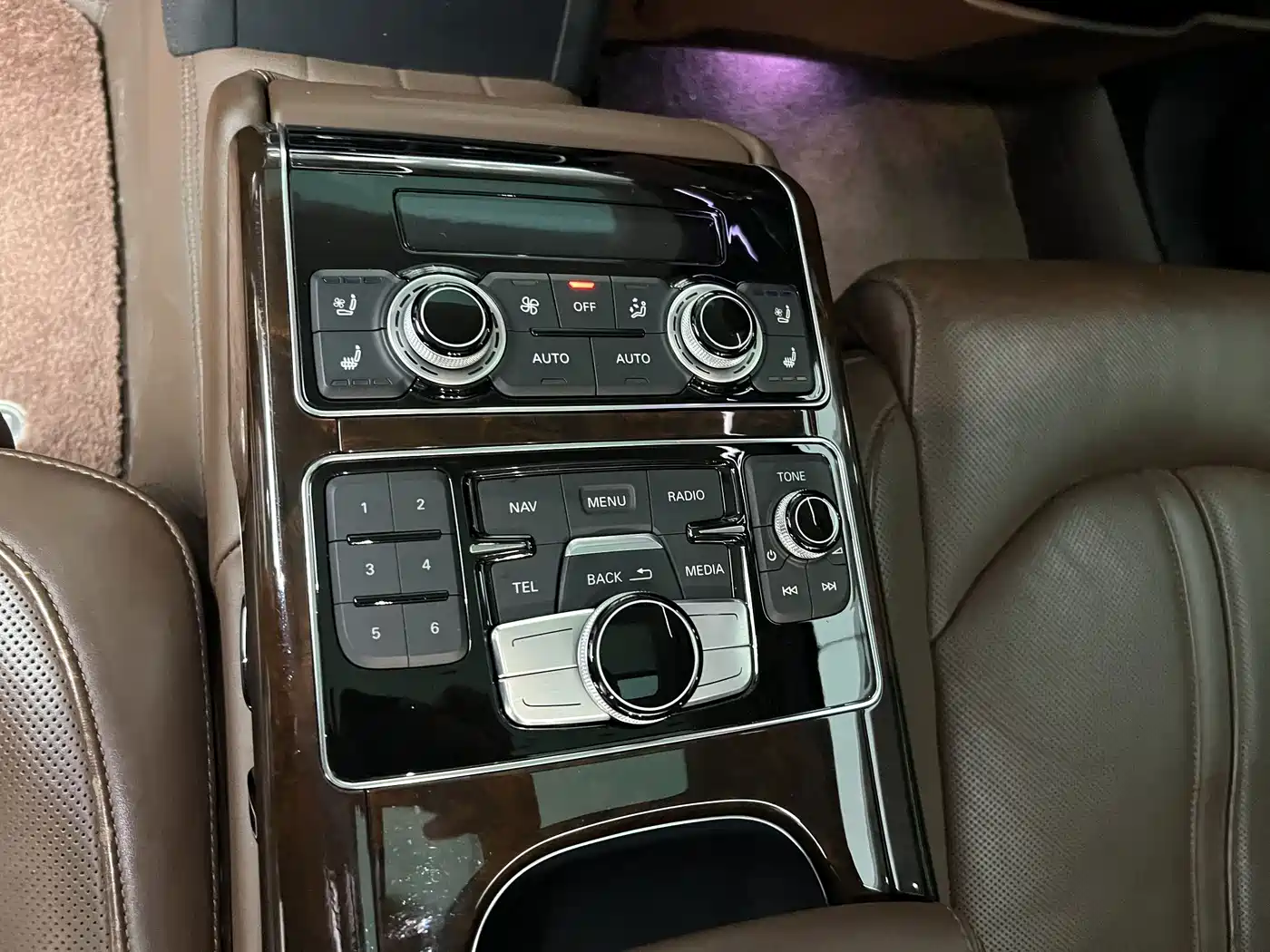 Фото 15 - Audi A8